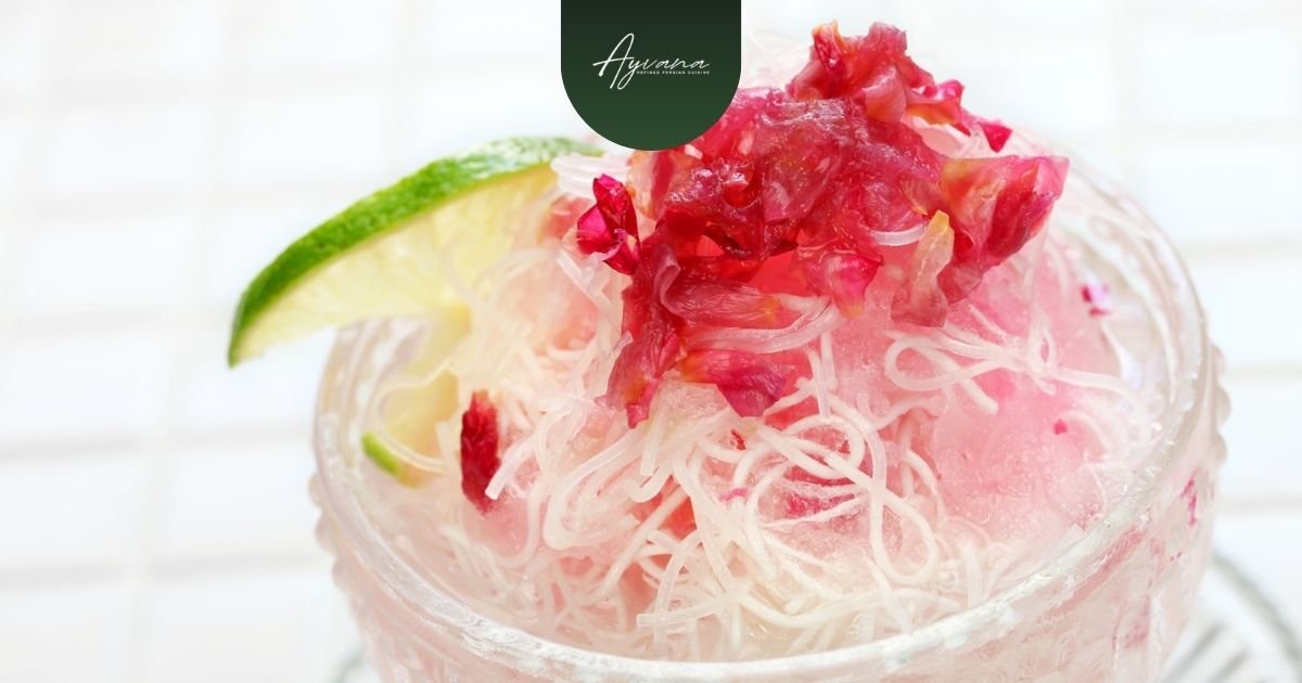 Close-up of classic Persian Faloodeh in a clear glass bowl garnished with lemon and maraschino cherry